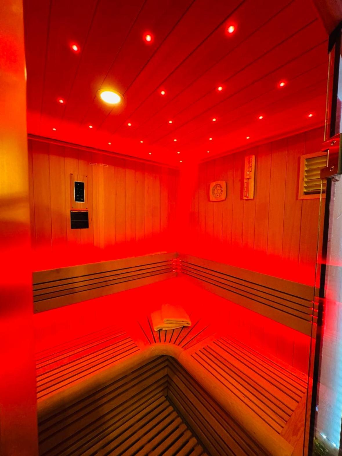 50 Shades Of Karlin Hotel Prag
